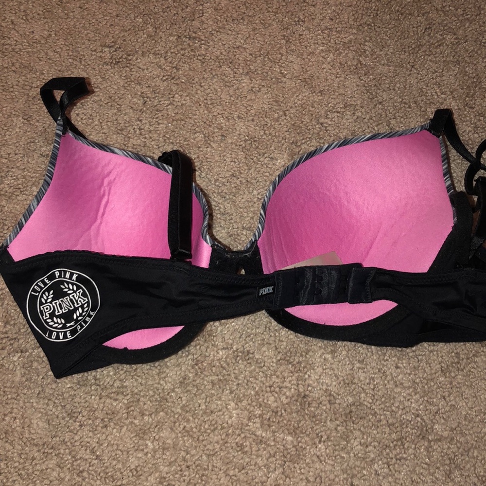 Pink bra! - Picture 2 of 3